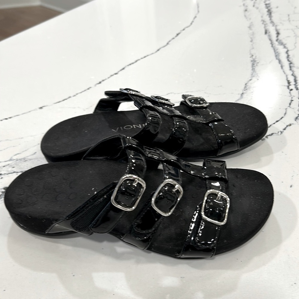 Vionic Black Patent Comfortable 3 Strap Slides with Special Insoles sz. 6